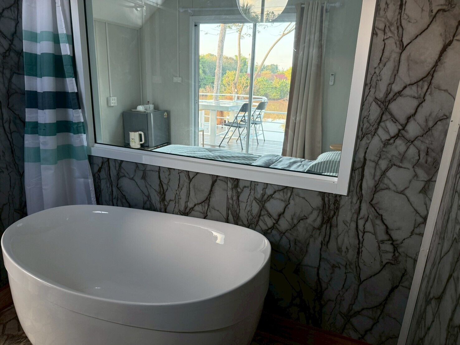 غرفة عادية - برواق - منظر للحديقة | حمام