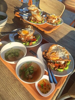 Free daily buffet breakfast