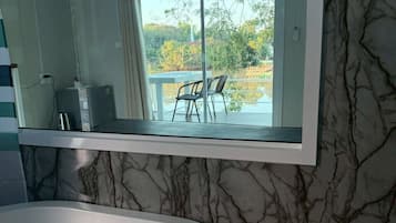 Design-Zimmer, 1 Queen-Bett, Gartenblick | Badezimmer