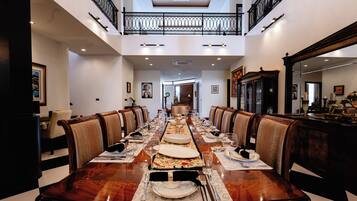 Biệt thự, quang cảnh sân golf | Khu ăn uống