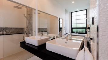 Villa, Golf View | Bathroom | Free toiletries, hair dryer, slippers, towels