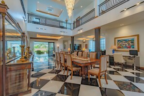 Vil·la, vistes al camp de golf | Servei de restauració