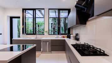 Villa, Golf View | Private kitchen | Full-size fridge, microwave, oven, stovetop