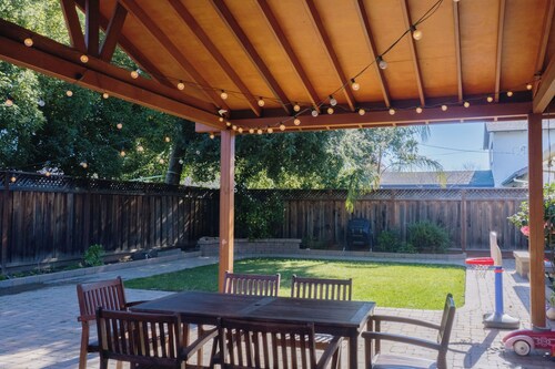 Spacious House in Campbell with a large backyard near Pruneyard and Santana Row