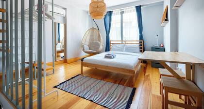 Central Elevator Building - 2 Apartments Combined - 5 Bathrooms - Prime Location