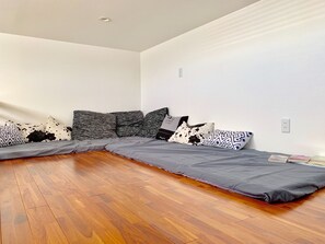 Interior - Condominium Red -bin- (Okinawa)