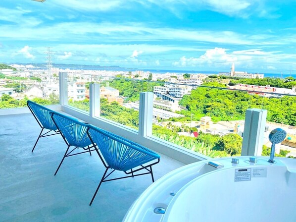 Outdoor spa tub - Condominium Red -bin- (Okinawa)