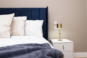5 chambres, fer et planche à repasser, Wi-Fi, draps fournis