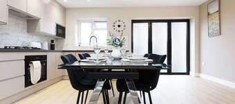 Enjoyable 5-bedroom building in tranquil Patchway neighborhood