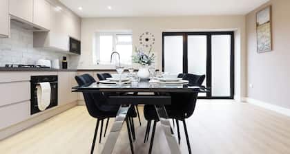 Enjoyable 5-bedroom building in tranquil Patchway neighborhood