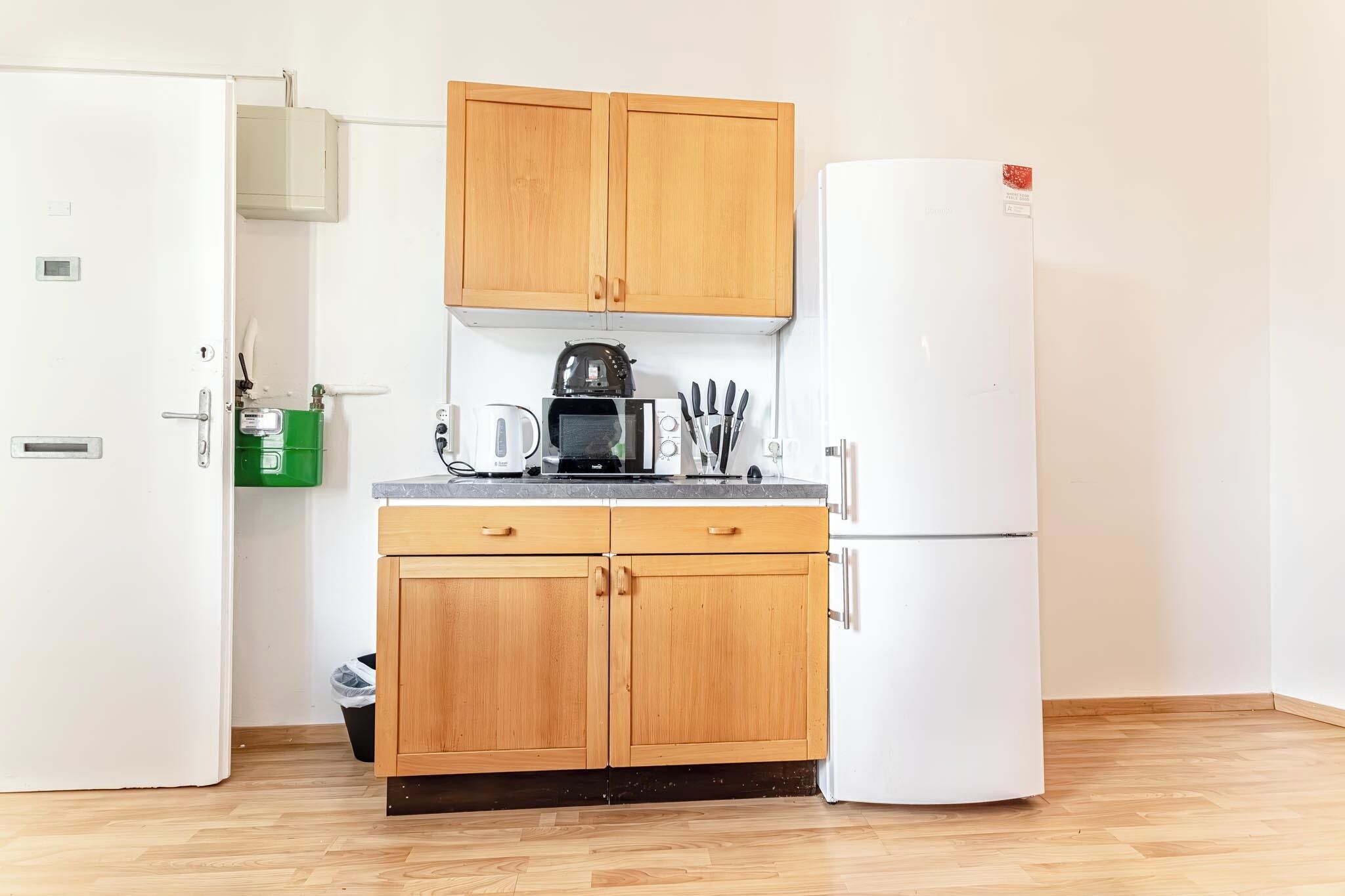 Basic-Apartment | Eigene Küche | Kühlschrank, Mikrowelle, Ofen, Herdplatte