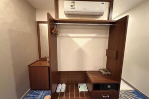 Room - Sunday Grand Al Khobar Hotel Formerly Holiday Al Khaleej (Al Khobar)