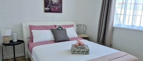 1 soverom, strykejern/-brett og sengetøy