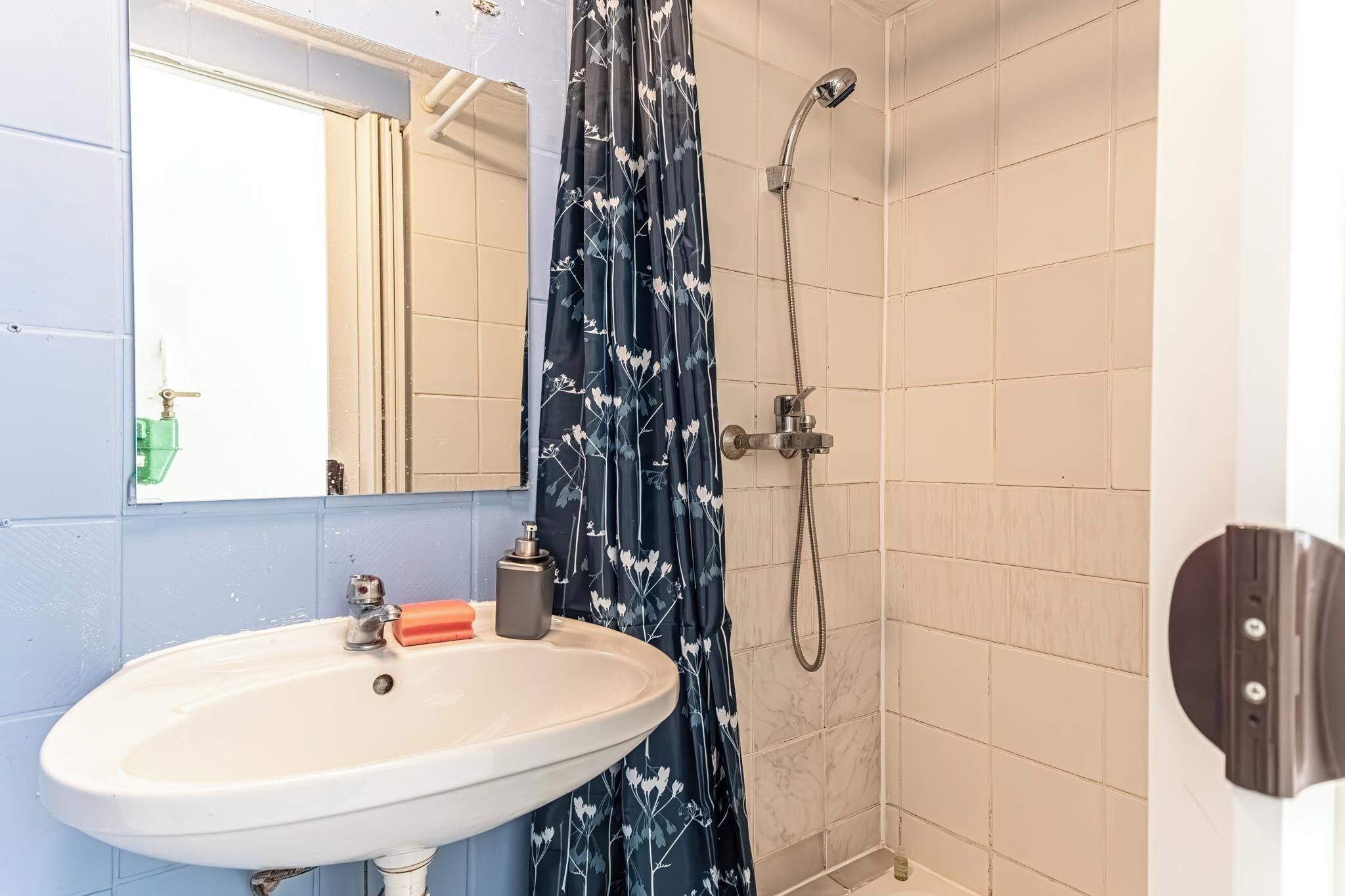 Basic-Apartment | Badezimmer | Dusche, kostenlose Toilettenartikel, Haartrockner, Handtücher
