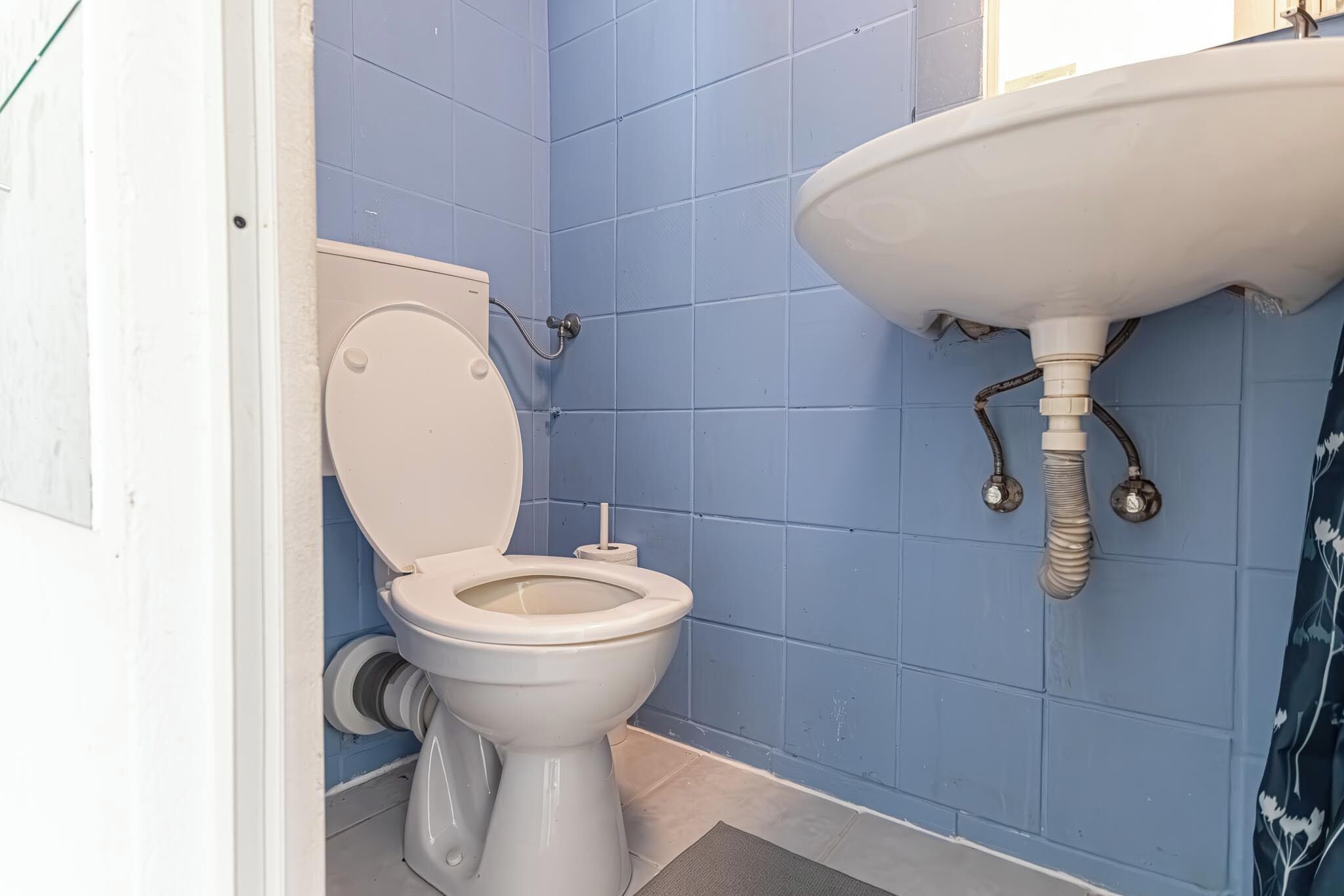 Basic-Apartment | Badezimmer | Dusche, kostenlose Toilettenartikel, Haartrockner, Handtücher