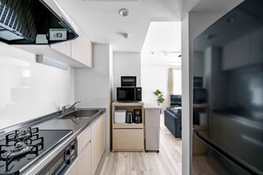 Căn hộ | Bếp riêng | Tủ lạnh, lò vi sóng, b  ếp nấu, dụng cụ nấu nướng/bát dĩa/dao nĩa 