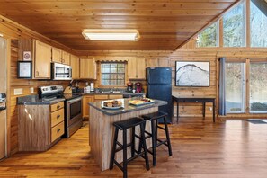Fridge, microwave, oven, stovetop - Hot Tub + Pool Access, Game Room | Mins to Dollywood | Grand Getaway Cabin (Sevierville)