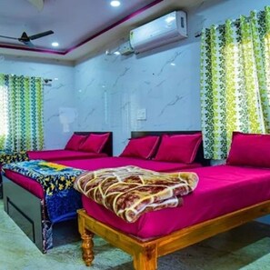 Double Room, Balcony, Resort View | Free WiFi - Rayara Karune Home Stay Mantralaya (Mantralayam)