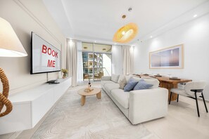 TV - Free housekeeping visits during your stay - StayShort - 2 Bed in Marina that Sleeps 2 with a City View (Dubai Marina)