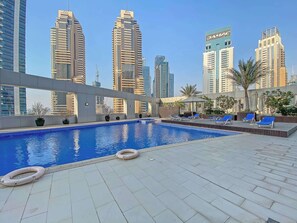 Pool - Free housekeeping visits during your stay - StayShort - 2 Bed in Marina that Sleeps 2 with a City View (Dubai Marina)