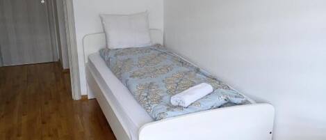 3 Schlafzimmer, Schreibtisch, schallisolierte Zimmer