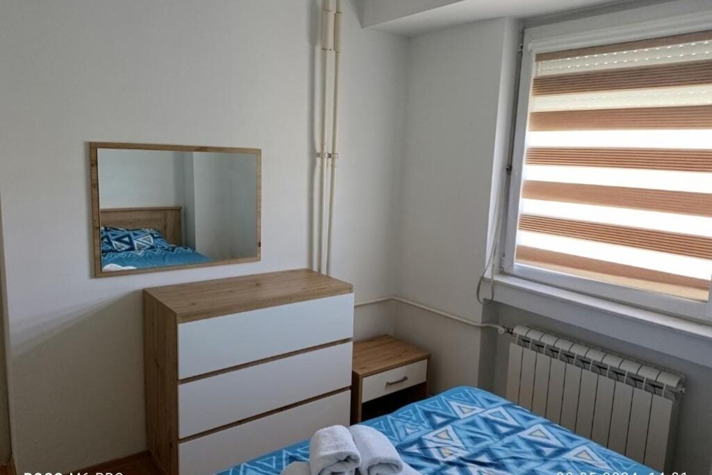 3 habitaciones, tabla de planchar con plancha, wifi y ropa de cama 