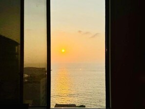 Interior - Luxury Sea View 3 Bedroom AC Apartment 5 star hotel access and all amenities (Colombo)