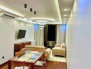 Interior - Luxury Sea View 3 Bedroom AC Apartment 5 star hotel access and all amenities (Colombo)