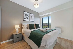2 habitaciones, tabla de planchar con plancha, cuna de viaje y wifi 