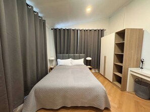 3 bedrooms, iron/ironing board, Internet, bed sheets - 3BR Family Villa - 1 km to Chalong Pier with WiFi (Chalong)