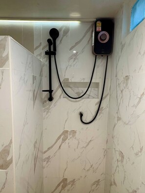 Shower, hair dryer - 3BR Family Villa - 1 km to Chalong Pier with WiFi (Chalong)