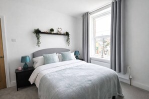 4 bedrooms, iron/ironing board, Internet, bed sheets - Central 4 bed home in Ecclesall near Peaks (Sheffield)