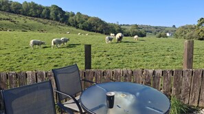 Outdoor dining - 'The Serendipity Suite' at Rashedoge (Letterkenny)