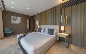 3 chambres, coffres-forts dans les chambres, fer et planche à repasser