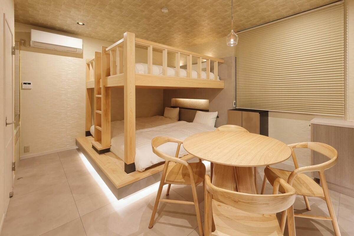 Desk, WiFi (free), bed sheets