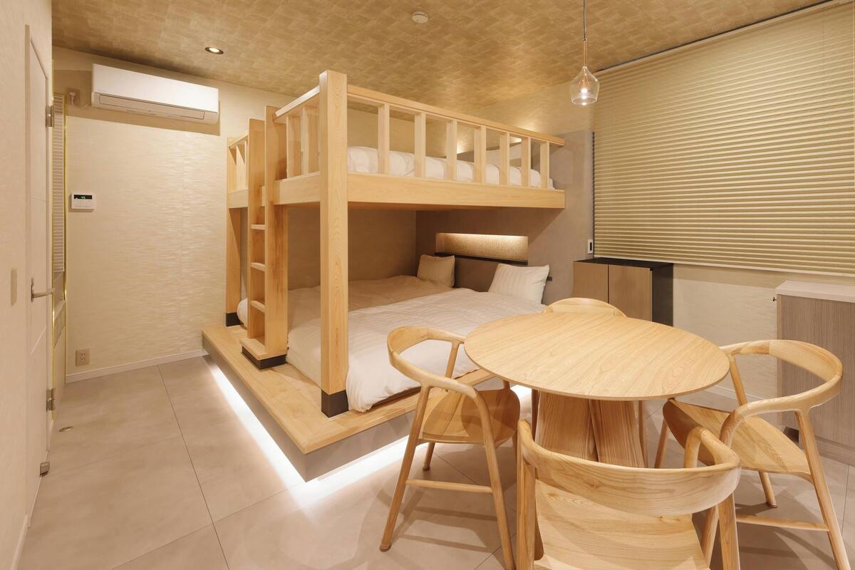 Desk, WiFi (free), bed sheets