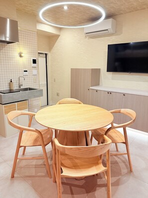 Design Quadruple Room | Dining - HAKORU TOKYO (Shinnjyuku-ku katamachi)