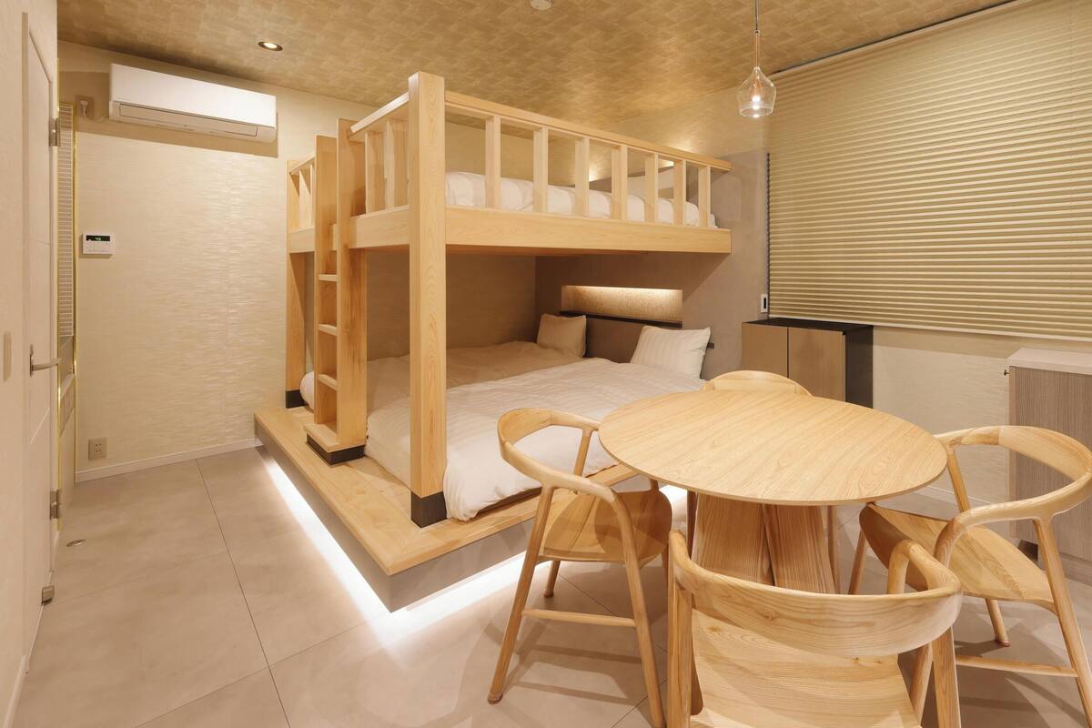 Design Quadruple Room, Non Smoking, Private Bathroom (301)