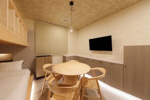 Desk, free WiFi, bed sheets - HAKORU TOKYO (Tokyo)