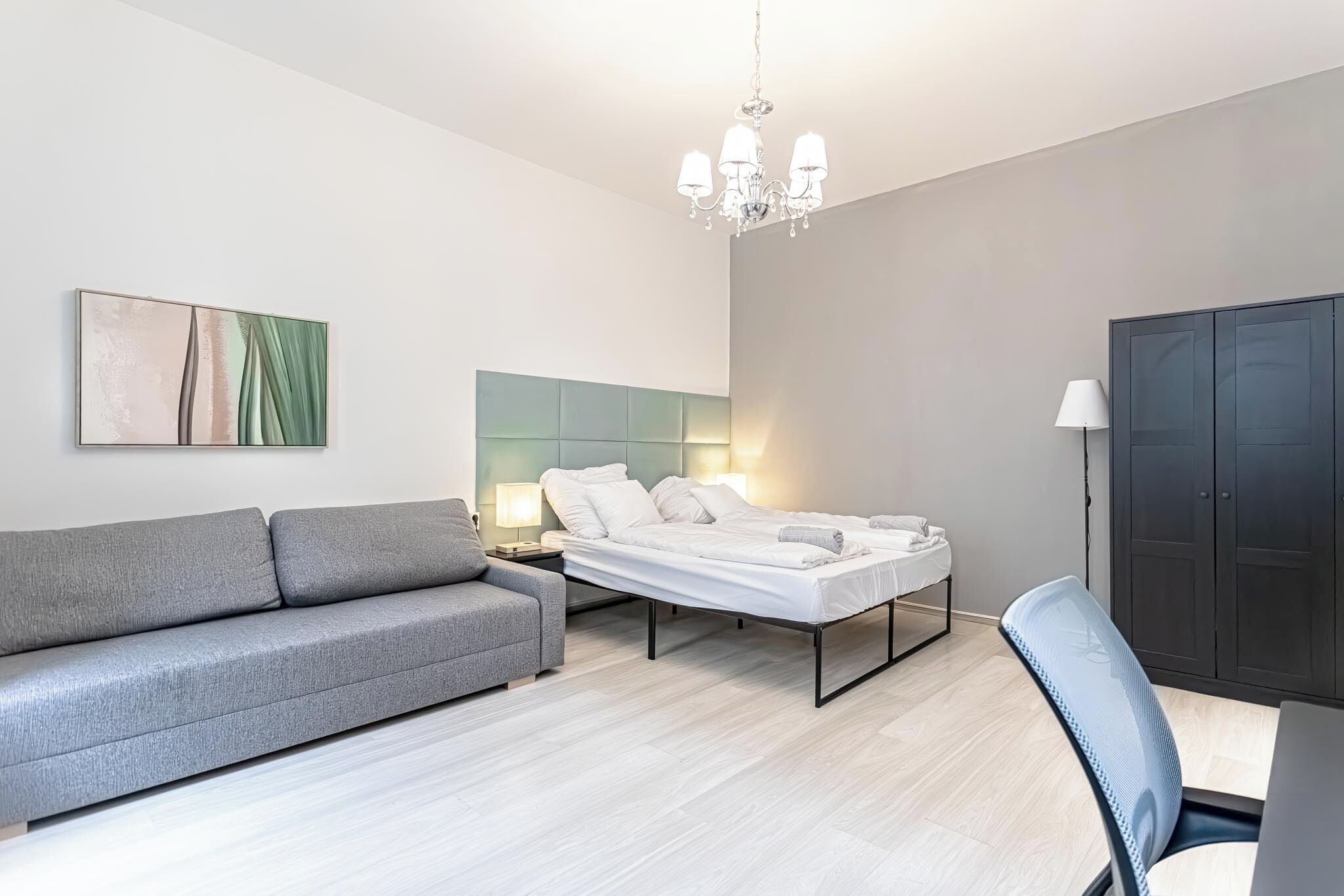 Basic-lejlighed | Arbejdsområde til bærbare computere, strygejern/strygebræt, gratis Wi-Fi