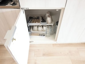 A kitchen with white cabinets, a wooden countertop, and a drawer with utensils and glassware. - 701-Natural Wood Room｜8 ppl |Custom Queen Bunk Beds｜Golden Gai & Kabukicho|40㎡ (Kabukicho,Shinjuku-ku)