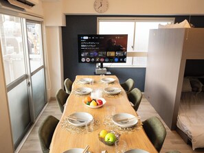 Dining - 701-Natural Wood Room｜8 ppl |Custom Queen Bunk Beds｜Golden Gai & Kabukicho|40㎡ (Kabukicho,Shinjuku-ku)