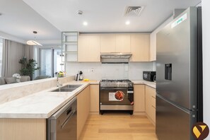 Familielejlighed - balkon - byudsigt | Privat køkken | Kaffe-/temaskine, elkedel, brødrister, højstol