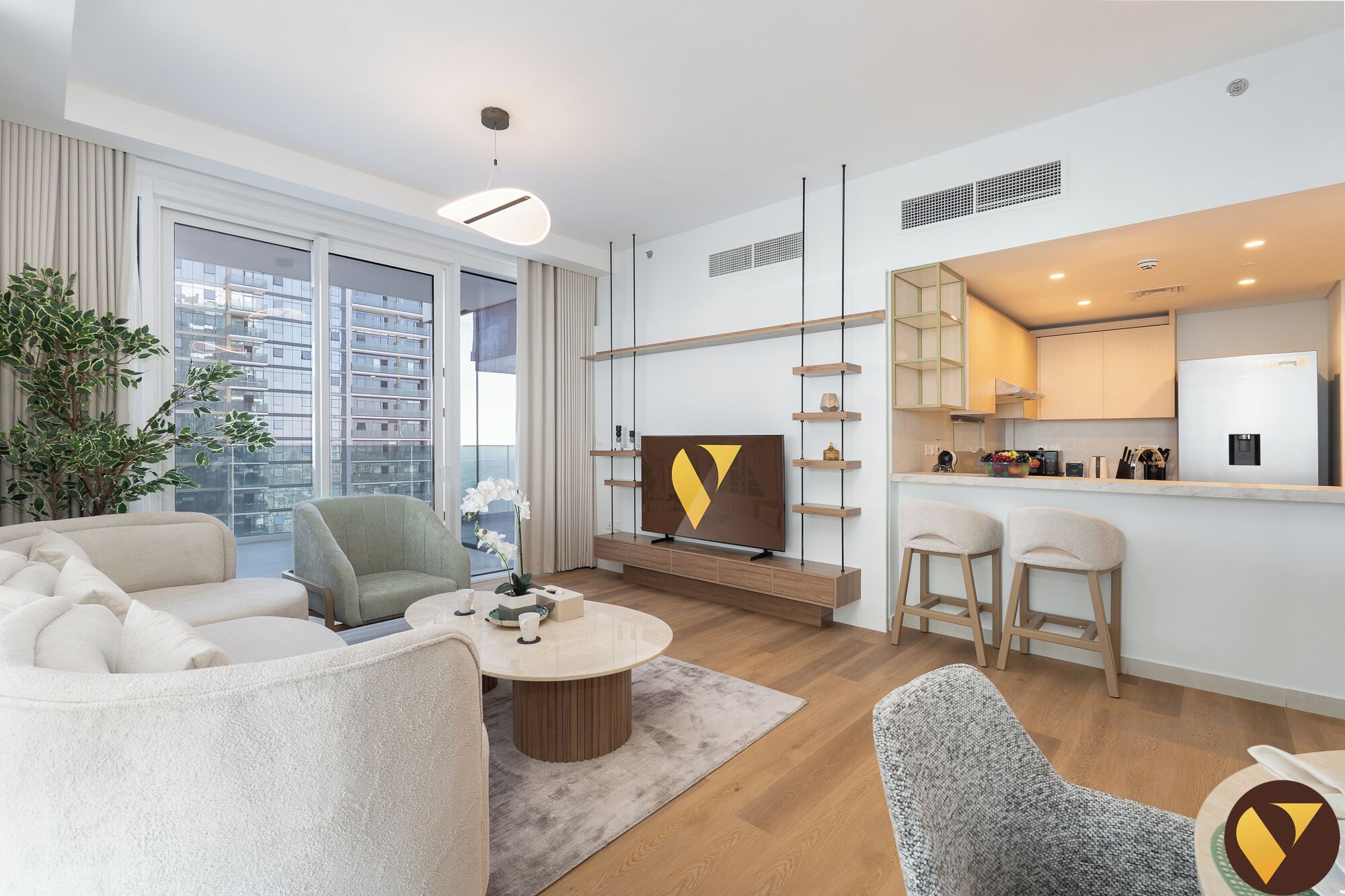 Familjelägenhet - balkong - utsikt mot staden | Vardagsrum