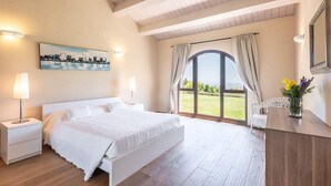 A bedroom with a bed, bedside lamps, a painting, a window with curtains, and a view of the outdoors. - Awesome home in Trequanda with house a panoramic view (Trequanda)