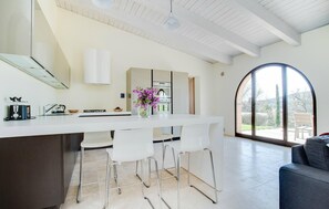Fridge, microwave, stovetop, dishwasher - Luxurious home in Trequanda with outdoor swimming pool (Trequanda)