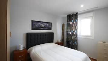 4 bedrooms, iron/ironing board, WiFi, bed sheets