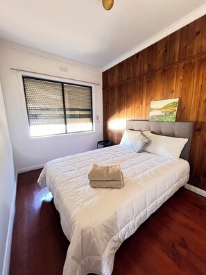 3 bedrooms, iron/ironing board, Internet, bed sheets