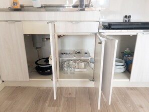 Private kitchen - 702-Yellow Flower Room｜4 ppl | Queen Beds ｜Golden Gai & Kabukicho|40㎡ (Kabukicho,Shinjuku-ku)