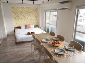 1 bedroom, Internet - 702-Yellow Flower Room｜4 ppl | Queen Beds ｜Golden Gai & Kabukicho|40㎡ (Kabukicho,Shinjuku-ku)